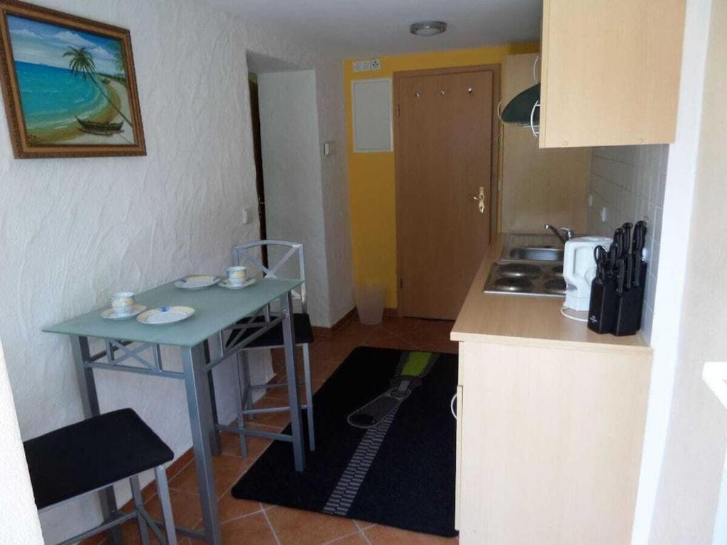 1-bedroom *